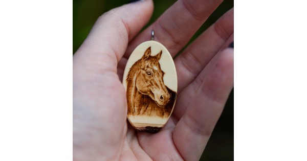 Přívěsek kůň